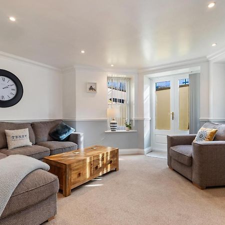 3 South Beach Court - Cosy Seafront Apartment Tenby Eksteriør billede