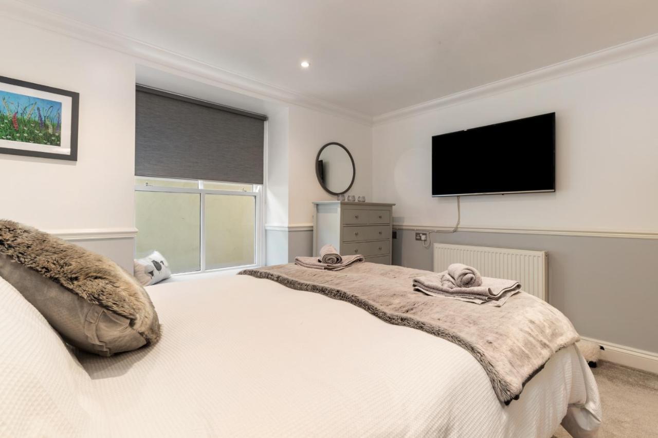 3 South Beach Court - Cosy Seafront Apartment Tenby Eksteriør billede