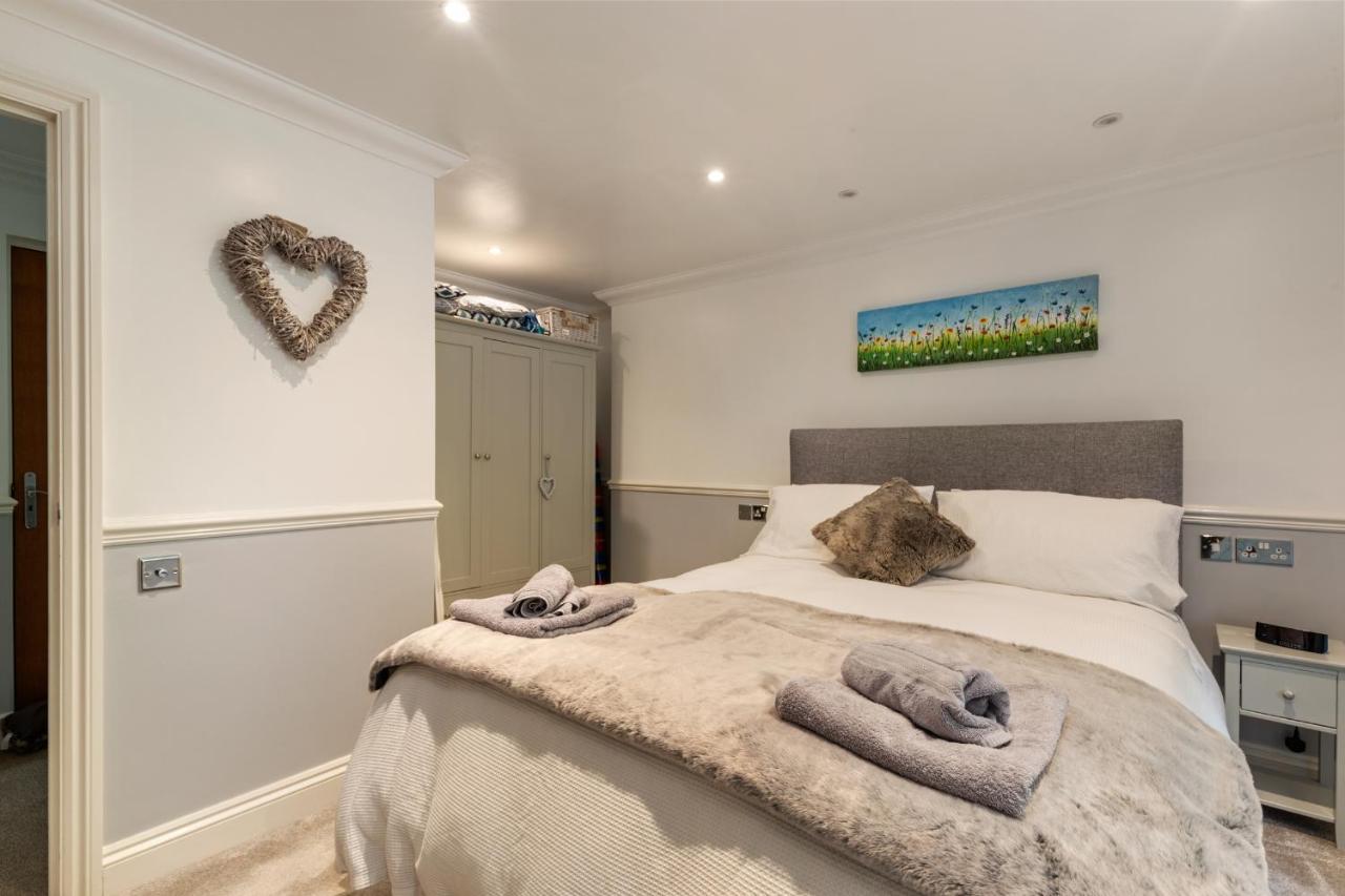 3 South Beach Court - Cosy Seafront Apartment Tenby Eksteriør billede
