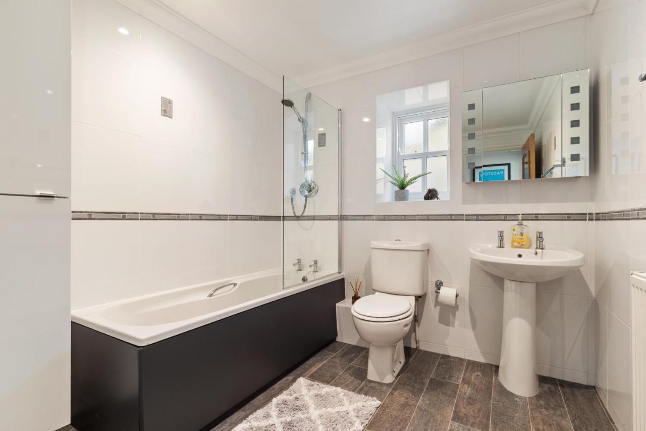 3 South Beach Court - Cosy Seafront Apartment Tenby Eksteriør billede